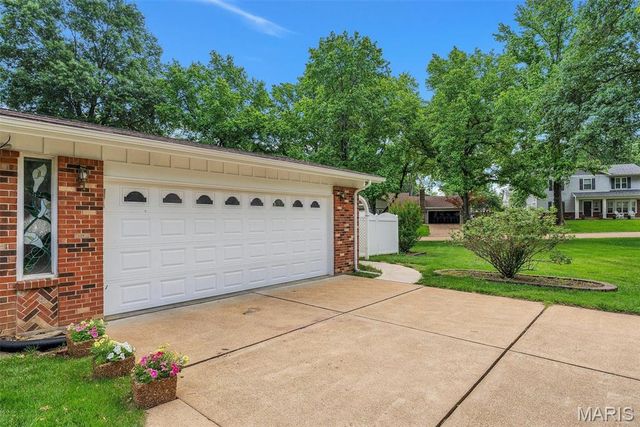 1010 Dovergate Drive, Kirkwood, MO 63122