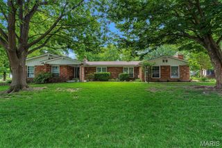 1010 Dovergate Drive, Kirkwood, MO 63122