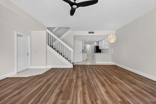 112 Santa Barbara Way, Palm Beach Gardens, FL 33410
