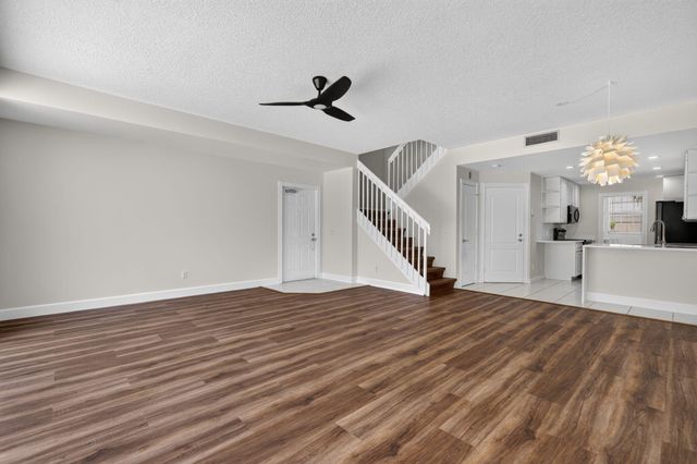 112 Santa Barbara Way, Palm Beach Gardens, FL 33410