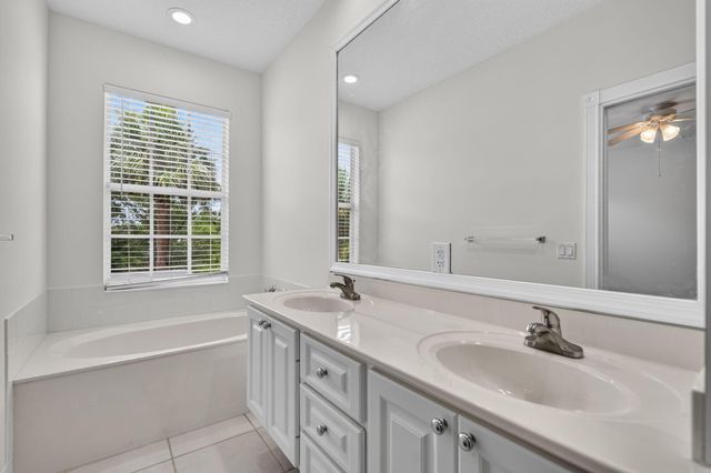 112 Santa Barbara Way, Palm Beach Gardens, FL 33410