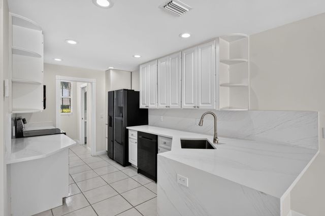 112 Santa Barbara Way, Palm Beach Gardens, FL 33410