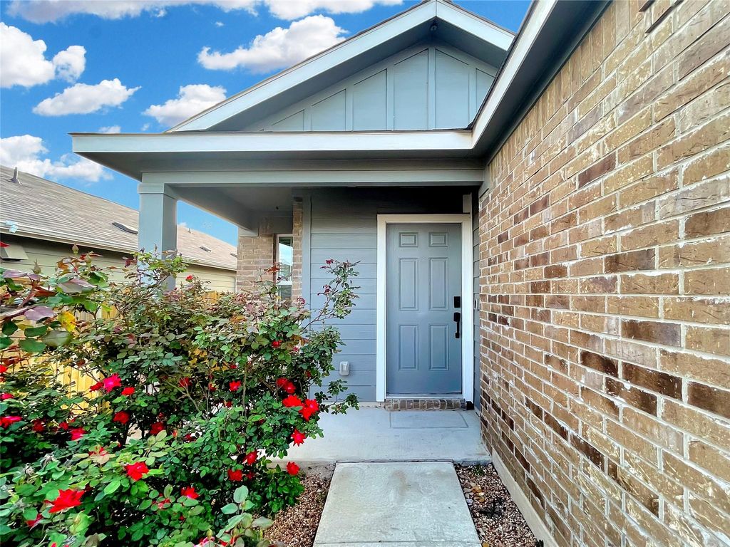 353 Bronco Billy DR, Jarrell, TX 76537