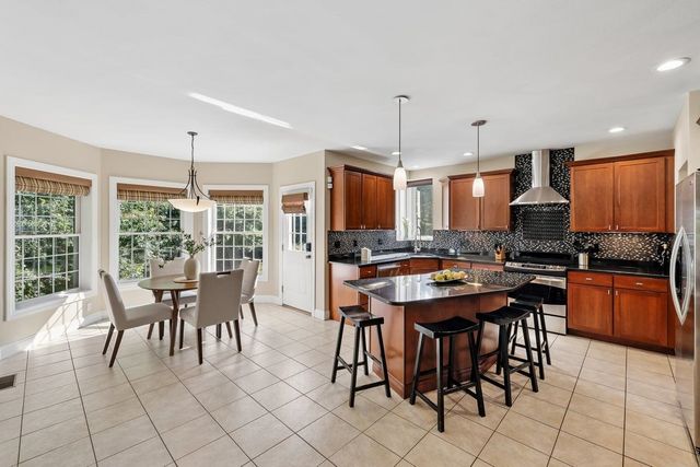 22 Elizabeth Way, Bedford, NH 03110