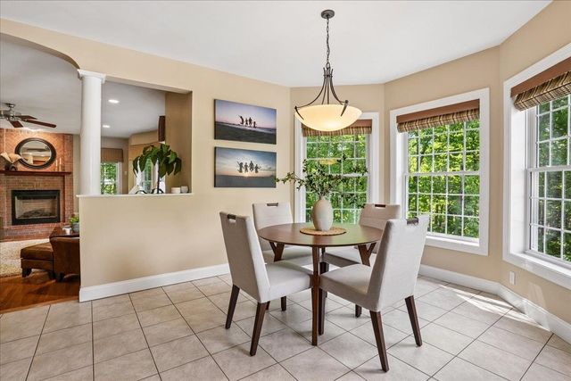 22 Elizabeth Way, Bedford, NH 03110
