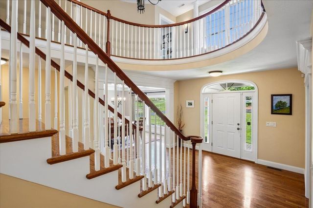 22 Elizabeth Way, Bedford, NH 03110