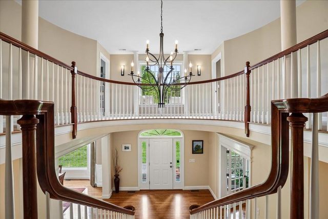 22 Elizabeth Way, Bedford, NH 03110