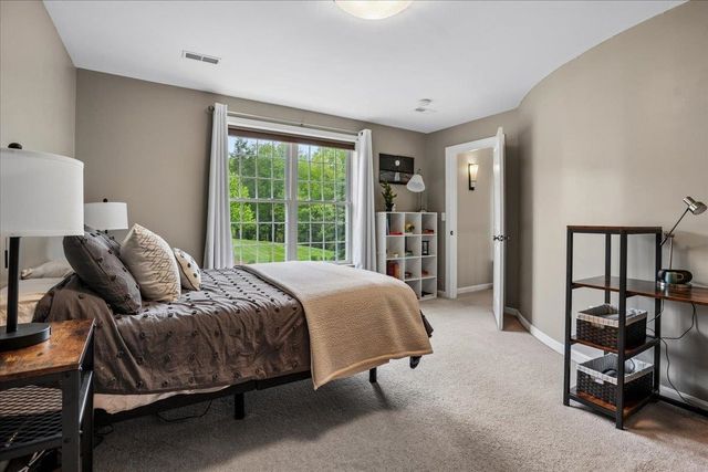 22 Elizabeth Way, Bedford, NH 03110