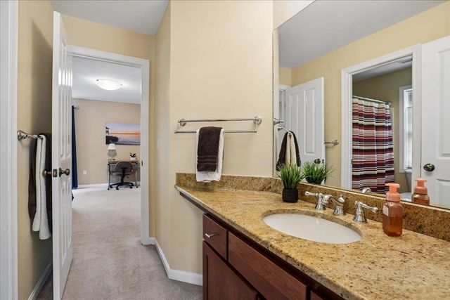 22 Elizabeth Way, Bedford, NH 03110