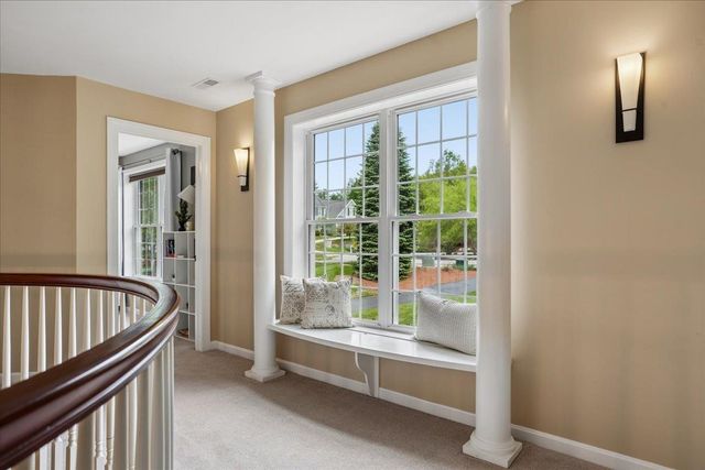 22 Elizabeth Way, Bedford, NH 03110