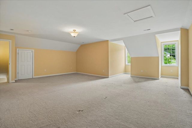 22 Elizabeth Way, Bedford, NH 03110