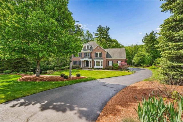 22 Elizabeth Way, Bedford, NH 03110