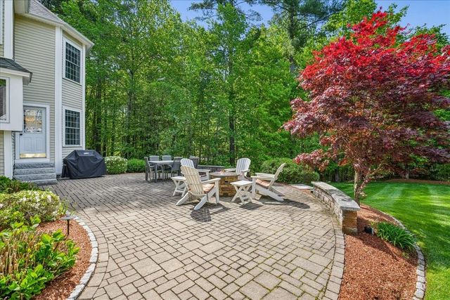 22 Elizabeth Way, Bedford, NH 03110