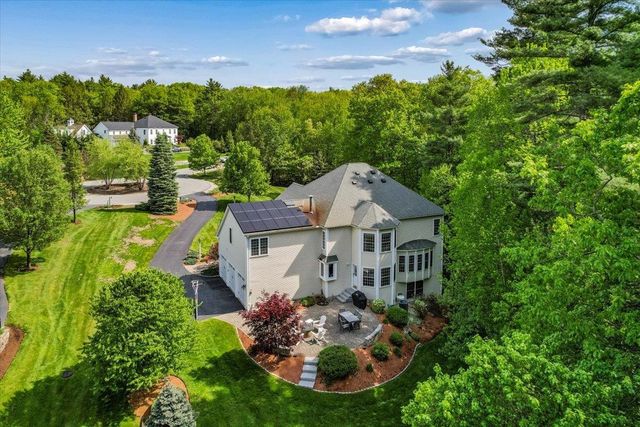22 Elizabeth Way, Bedford, NH 03110
