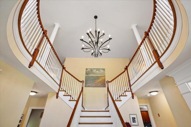 22 Elizabeth Way, Bedford, NH 03110
