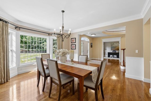 22 Elizabeth Way, Bedford, NH 03110