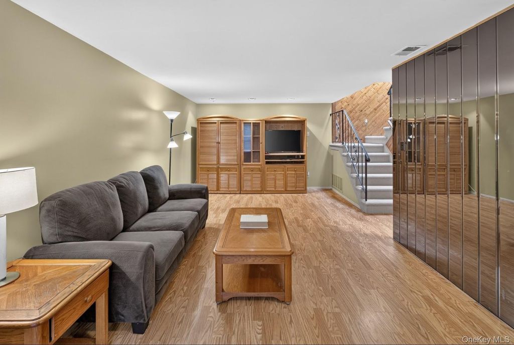 278 Brettonwoods Drive 278, Coram, NY 11727 — photo 4