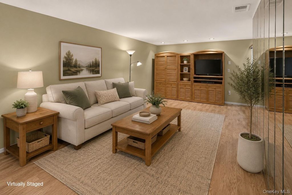 278 Brettonwoods Drive 278, Coram, NY 11727 — photo 5