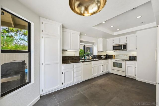 15606 Via Marchena, San Diego, CA 92128