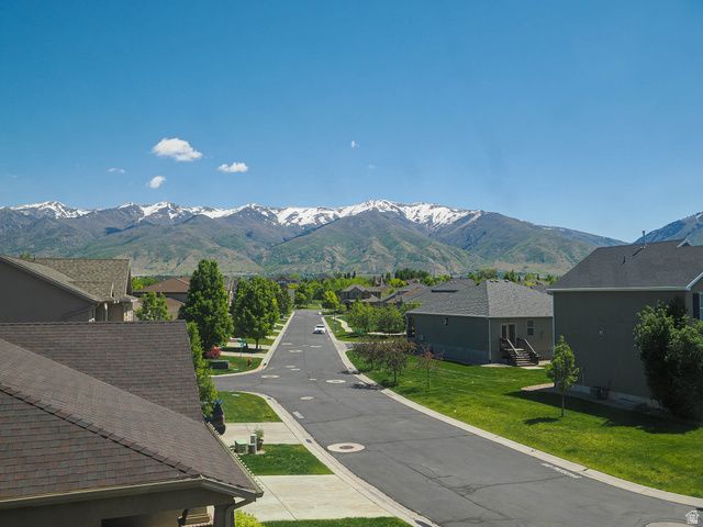 879 W SADDLEBROOK DR, Kaysville, UT 84037