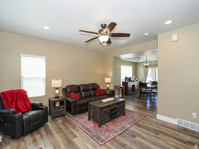 879 W SADDLEBROOK DR, Kaysville, UT 84037