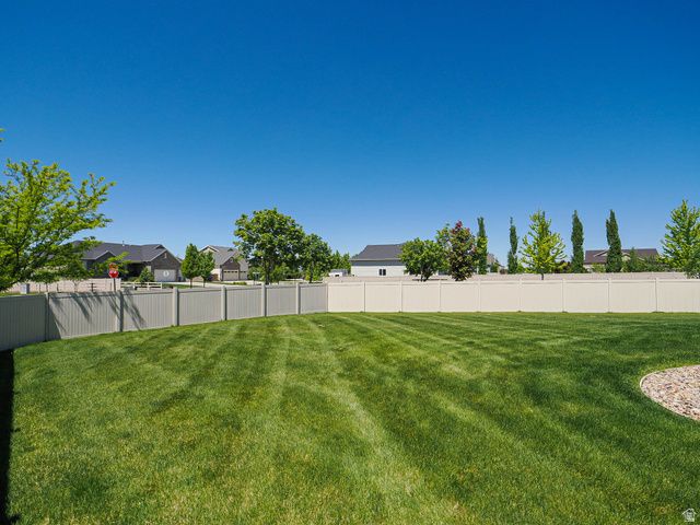 879 W SADDLEBROOK DR, Kaysville, UT 84037