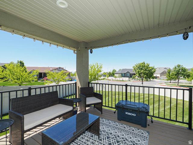 879 W SADDLEBROOK DR, Kaysville, UT 84037