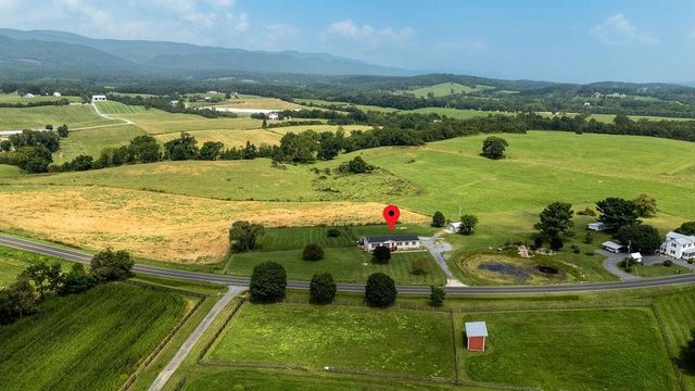 2347 EAST POINT RD, Elkton, VA 22827
