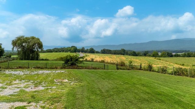 2347 EAST POINT RD, Elkton, VA 22827