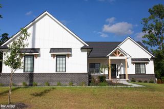 72260 North Avenue, Armada, MI 48005