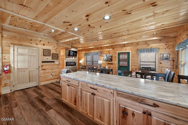 826 String Run Way, Pigeon Forge, TN 37863