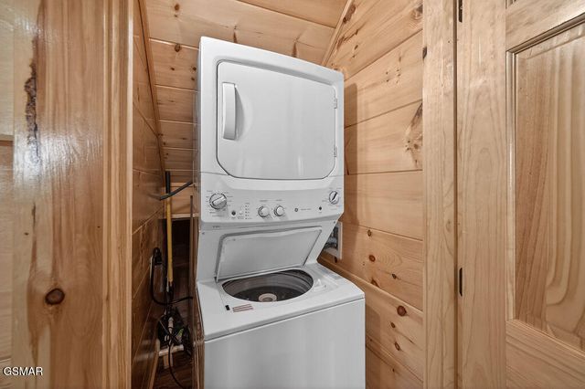 826 String Run Way, Pigeon Forge, TN 37863