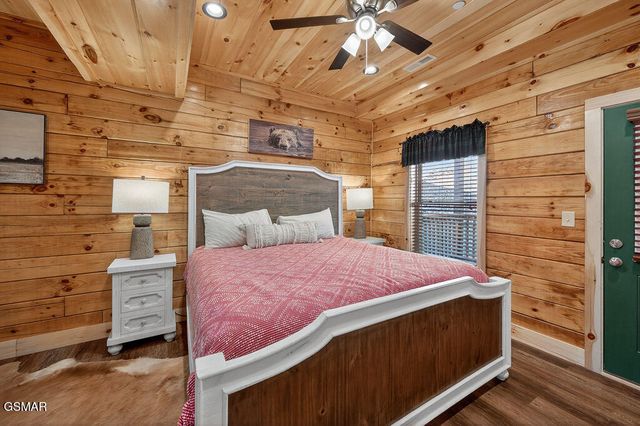 826 String Run Way, Pigeon Forge, TN 37863