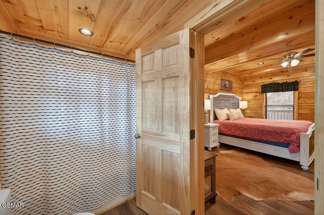 826 String Run Way, Pigeon Forge, TN 37863