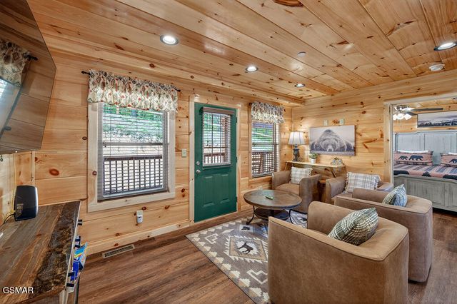 826 String Run Way, Pigeon Forge, TN 37863