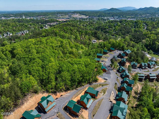 826 String Run Way, Pigeon Forge, TN 37863