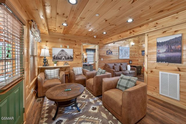 826 String Run Way, Pigeon Forge, TN 37863