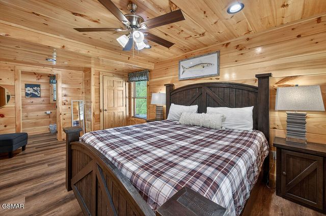 826 String Run Way, Pigeon Forge, TN 37863