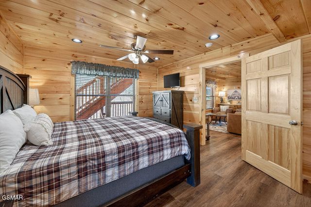 826 String Run Way, Pigeon Forge, TN 37863