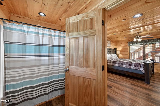 826 String Run Way, Pigeon Forge, TN 37863