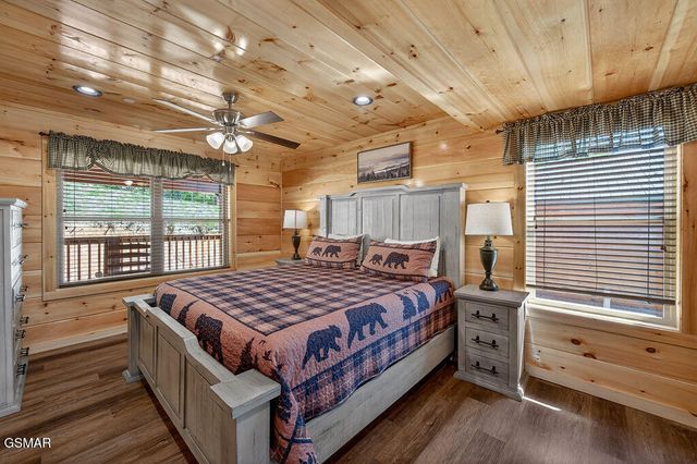 826 String Run Way, Pigeon Forge, TN 37863