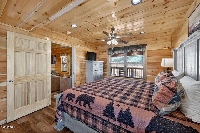 826 String Run Way, Pigeon Forge, TN 37863