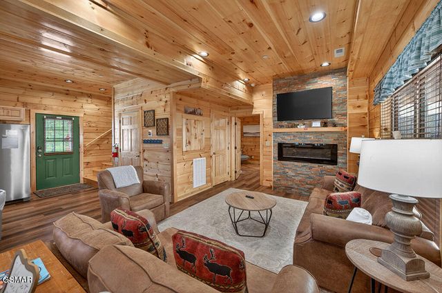 826 String Run Way, Pigeon Forge, TN 37863