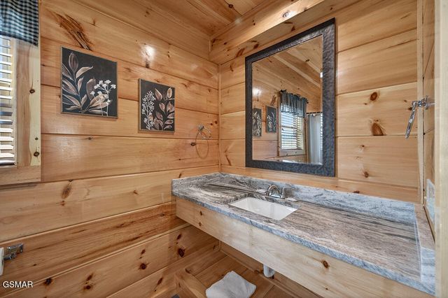 826 String Run Way, Pigeon Forge, TN 37863
