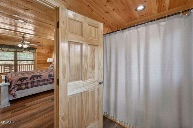 826 String Run Way, Pigeon Forge, TN 37863