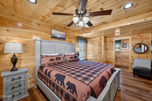 826 String Run Way, Pigeon Forge, TN 37863