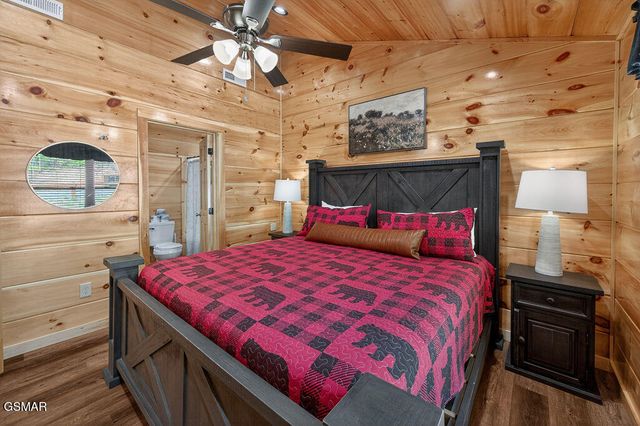 826 String Run Way, Pigeon Forge, TN 37863