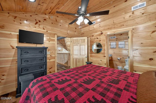 826 String Run Way, Pigeon Forge, TN 37863