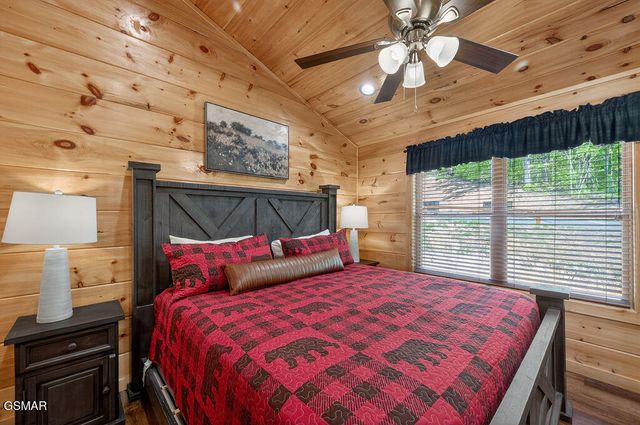 826 String Run Way, Pigeon Forge, TN 37863