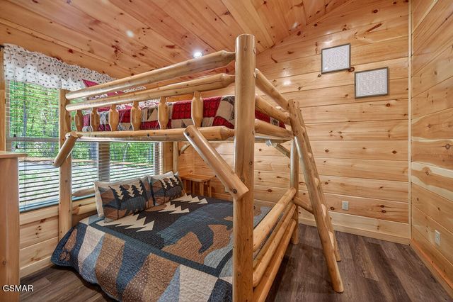 826 String Run Way, Pigeon Forge, TN 37863